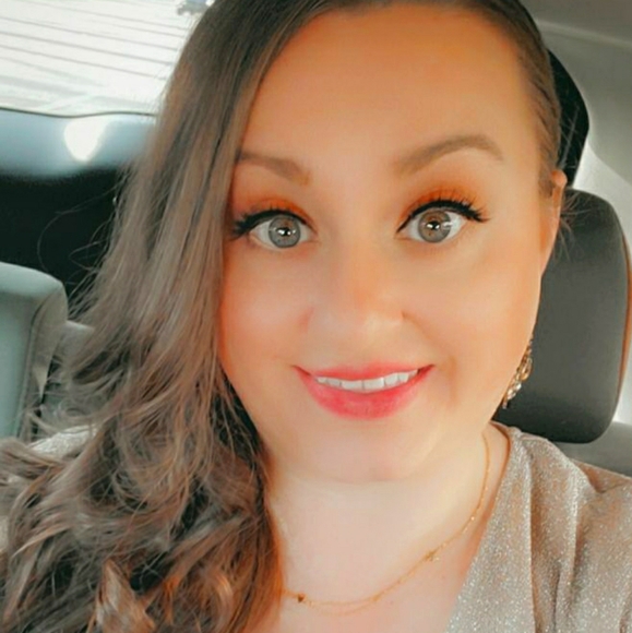 Meet your Posher, Jennifer - Picture 1 of 1